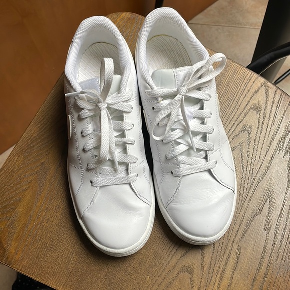 Nike Women’s Tennis Shoes. - Picture 1 of 7